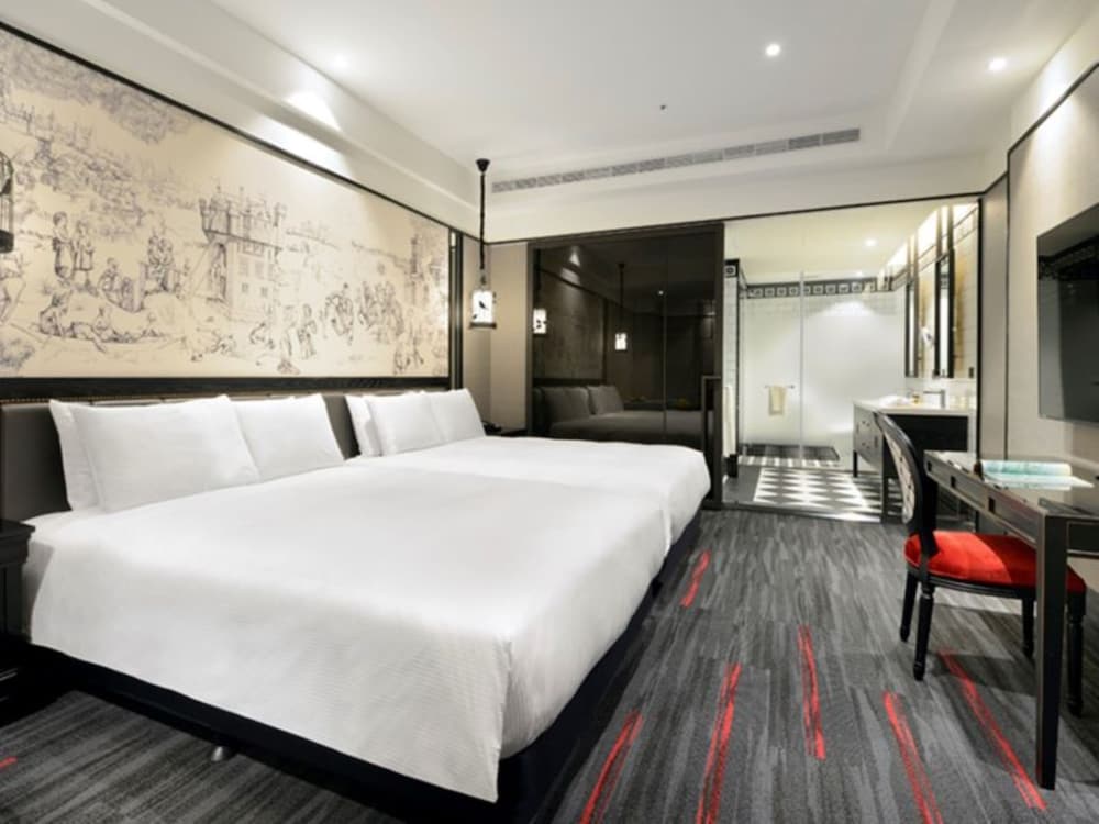 Deluxe Quadruple Room, 2 Double Beds, Non Smoking, No Windows photo 1