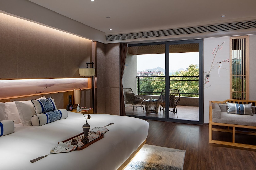 Superior Suite, Balcony, Lake View photo 1