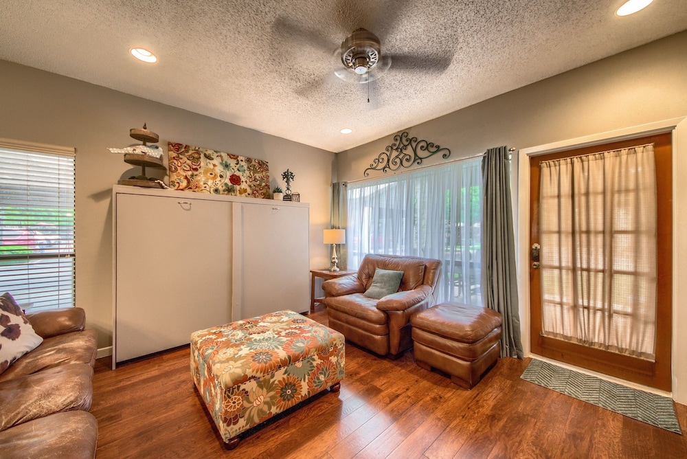 Condo, 2 Bedrooms