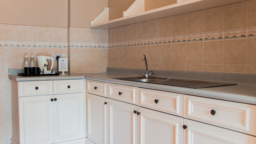 Suite, 2 Bedrooms - Photo 7
