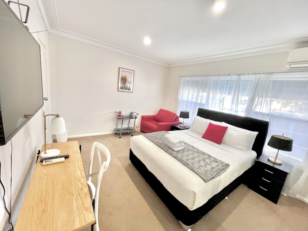 Premium Triple Room, 1 Queen Bed, Shared Bathroom