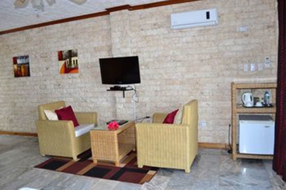 Double Room, 1 King Bed, Oceanfront photo 3