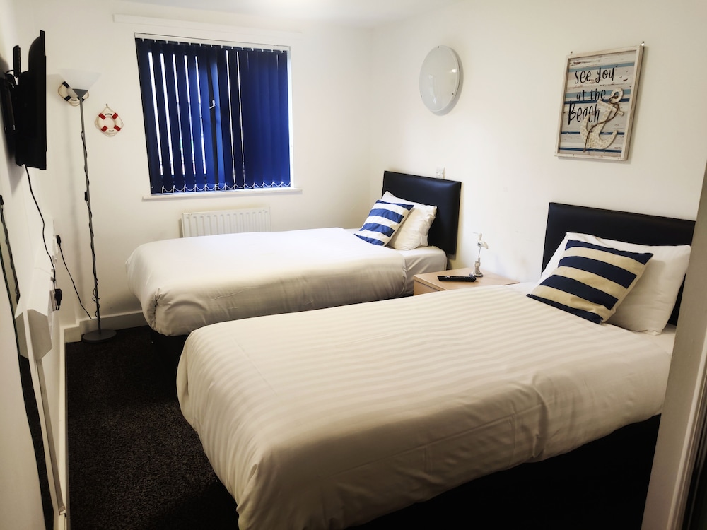 Economy Twin Room, Non Smoking, Private Bathroom photo 2