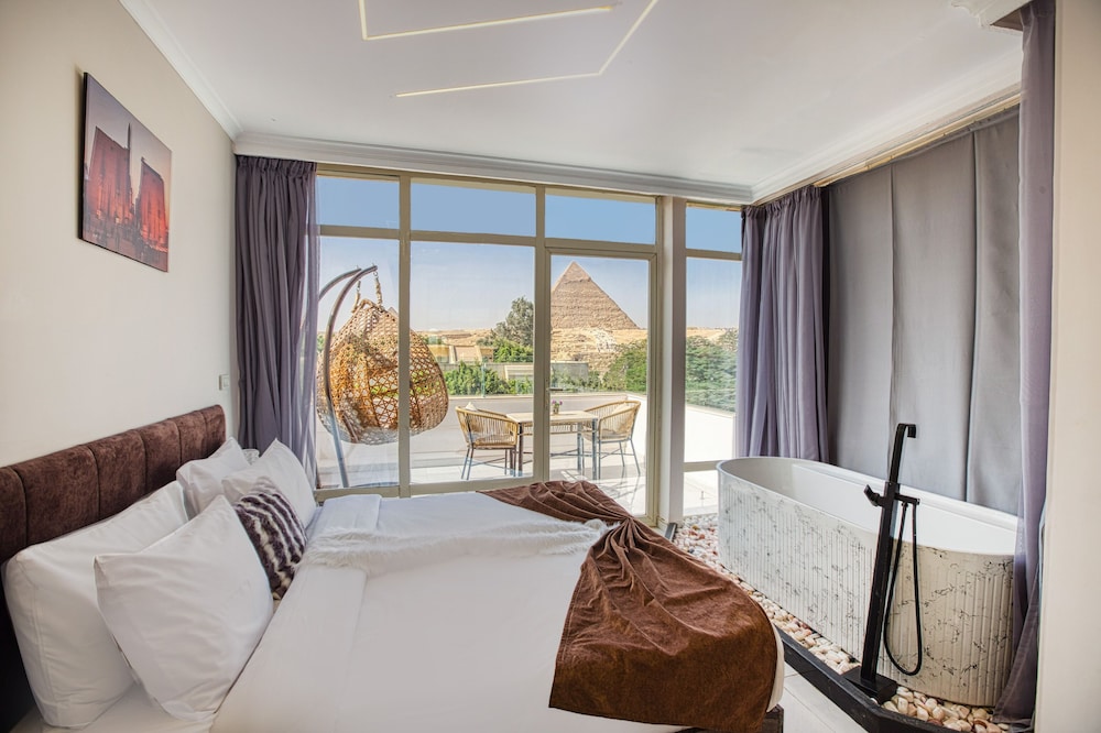 Senior Studio Suite, 1 King Bed, Mountain View photo 1