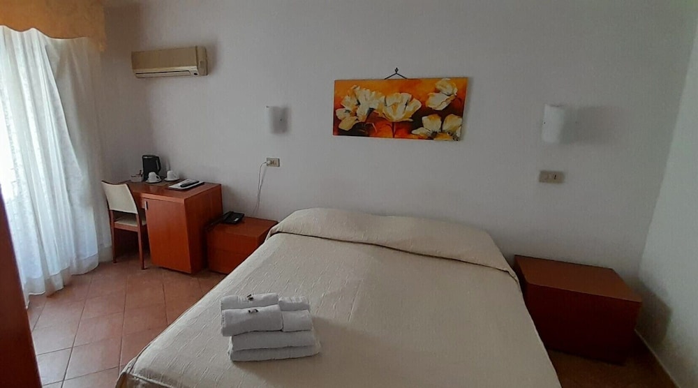 Economy Double or Twin Room - Photo 3