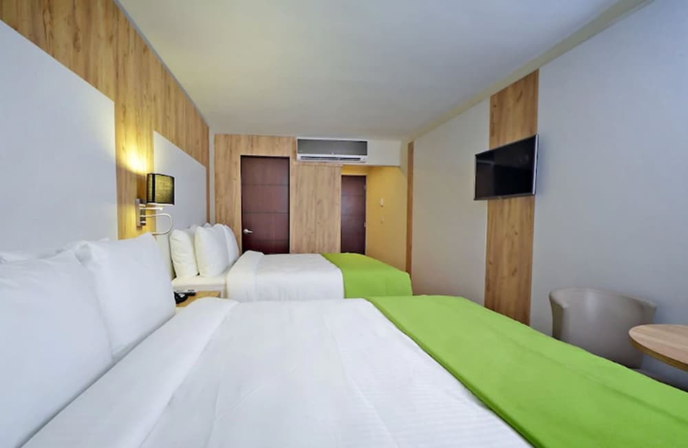 Room, 2 Queen Beds, Non Smoking photo 2