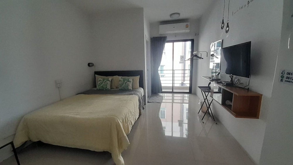 Basic Studio, 1 Queen Bed photo 3