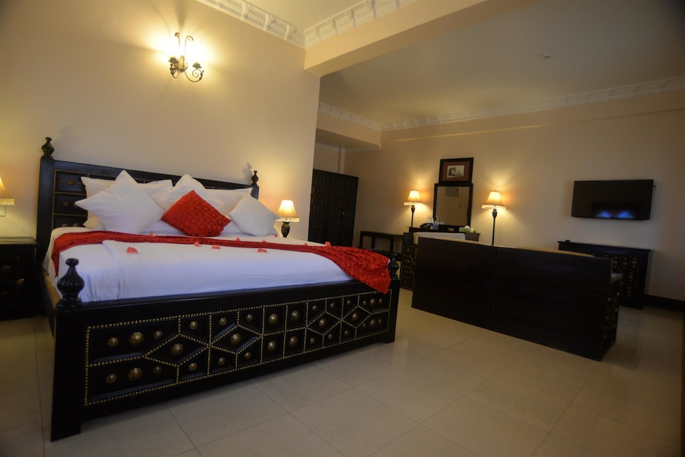 Junior Suite, 1 King Bed - Photo 3