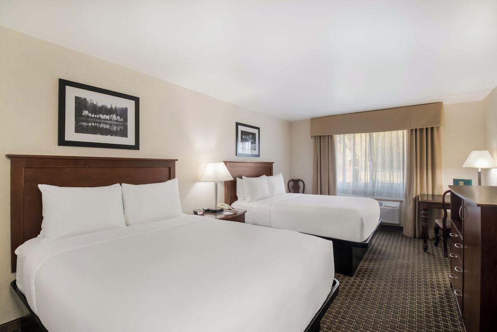 Standard Room, 2 Queen Beds - Photo 1