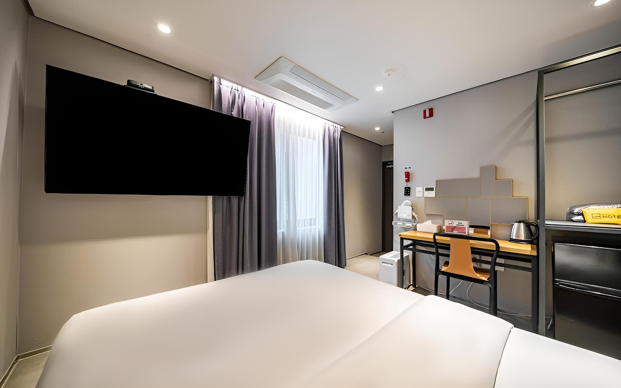 Room (Standard (Breakfast Service 1 Double ) - Photo 2