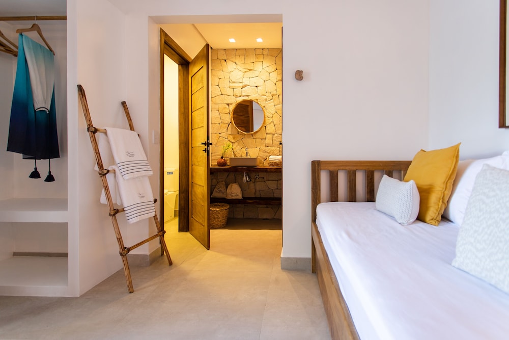 Family Quadruple Room, 1 King Bed with Sofa bed photo 2