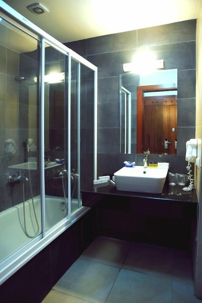 Standard Triple Room photo 2