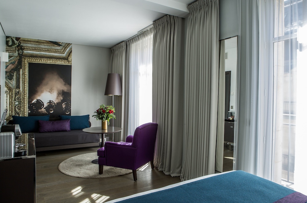 Standard Room, 1 Queen Bed with Sofa bed (Walk in Shower) photo 1