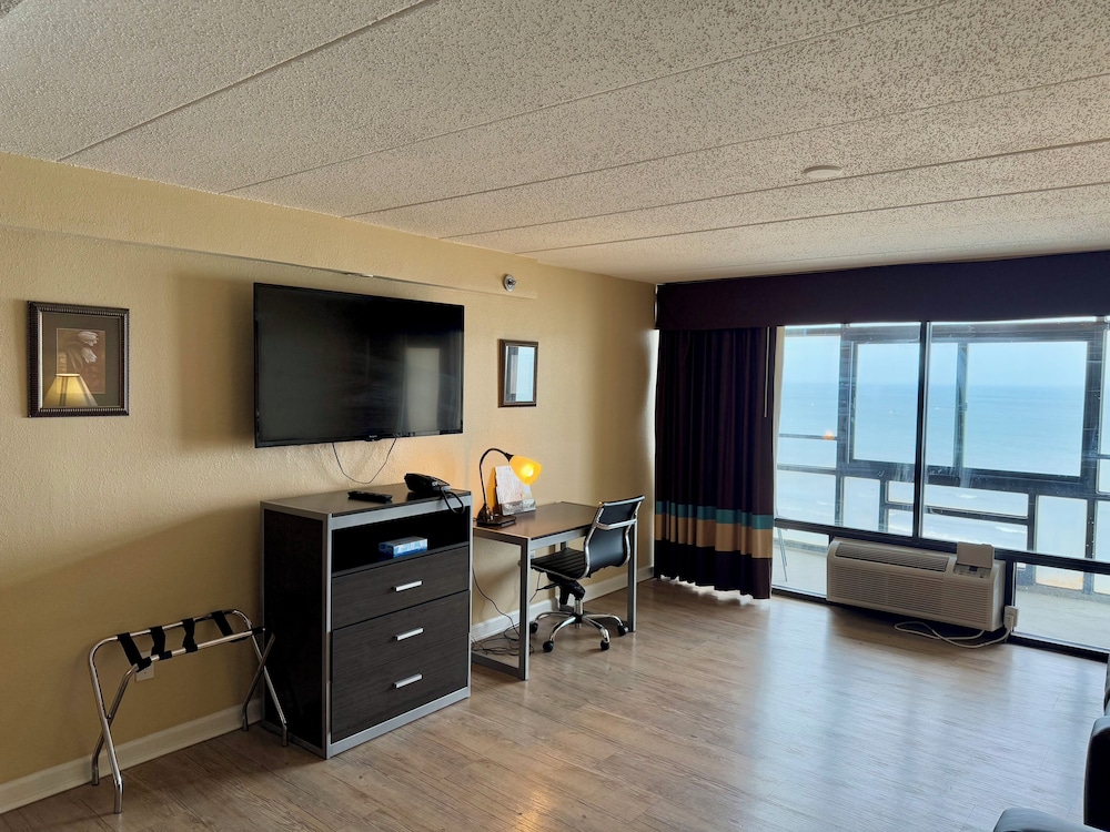 Classic Single Room, 1 King Bed, Non Smoking, Ocean View photo 1