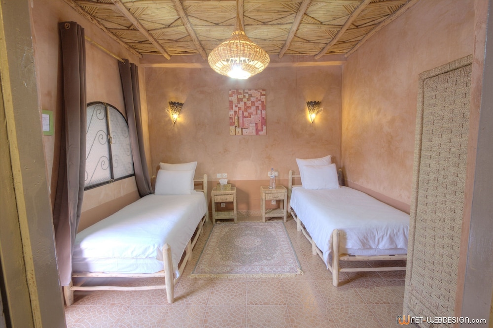 Standard Twin Room, Ensuite, Pool View photo 1