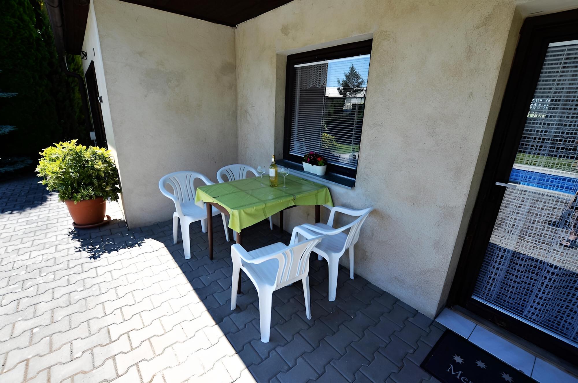 House, Smoking photo 2