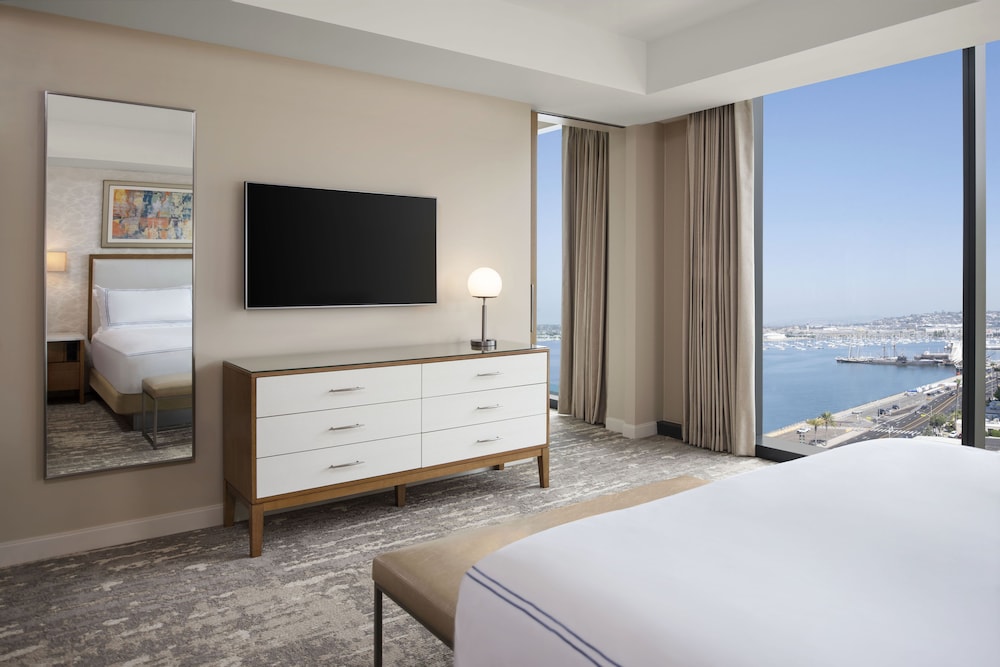 Suite, 1 Bedroom, Accessible Bathtub, Non Smoking (Communications)