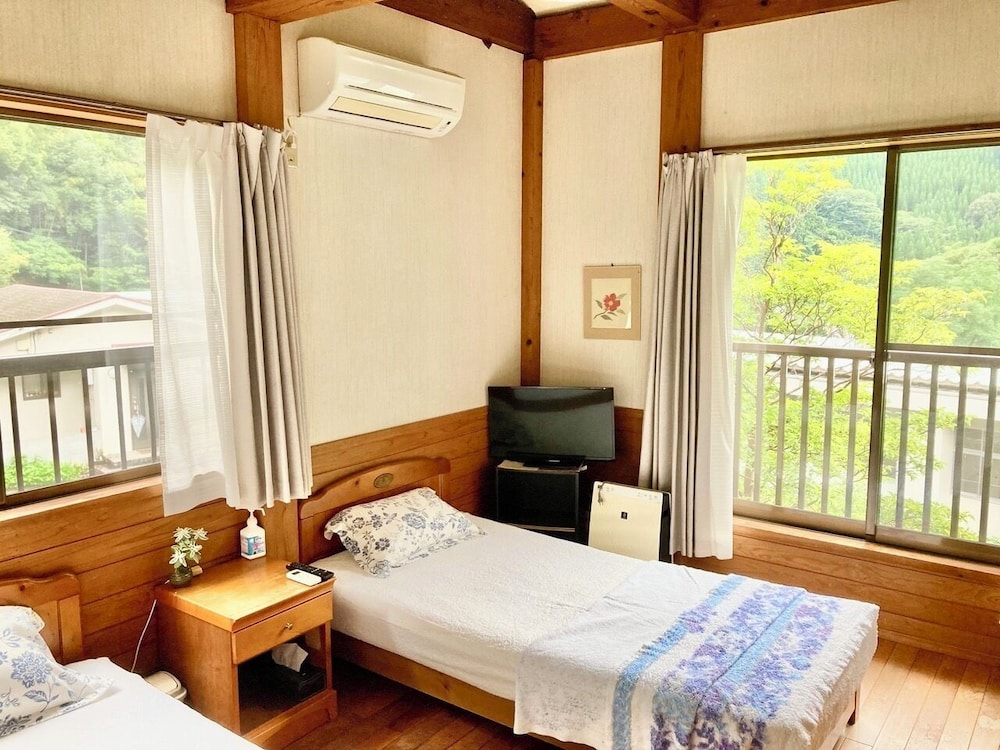 Basic Double or Twin Room, Mountain View photo 1