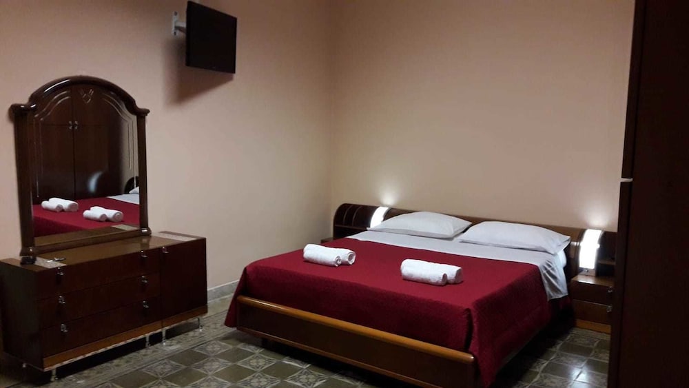 Quadruple Room, Shared Bathroom (Tulipano)