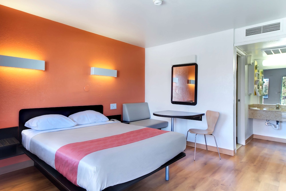Deluxe Room, 2 Double Beds, Non Smoking, Refrigerator & Microwave