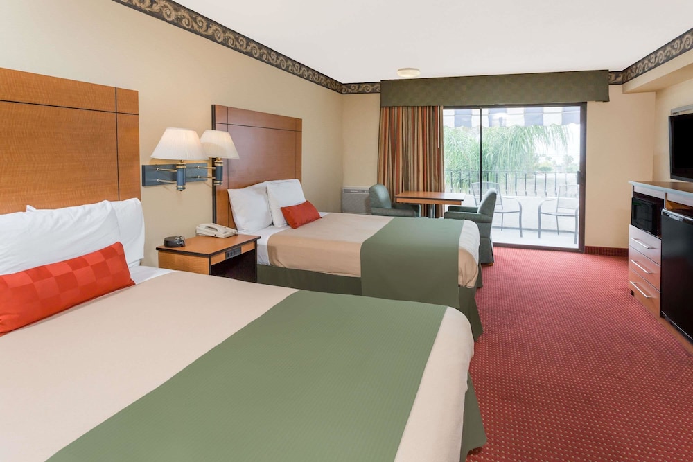 Room, 2 Queen Beds, Non Smoking, Balcony photo 1