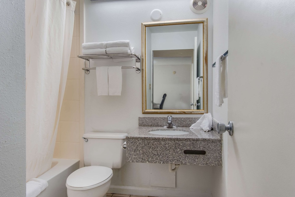 Suite, Multiple Beds, Non Smoking - Photo 2