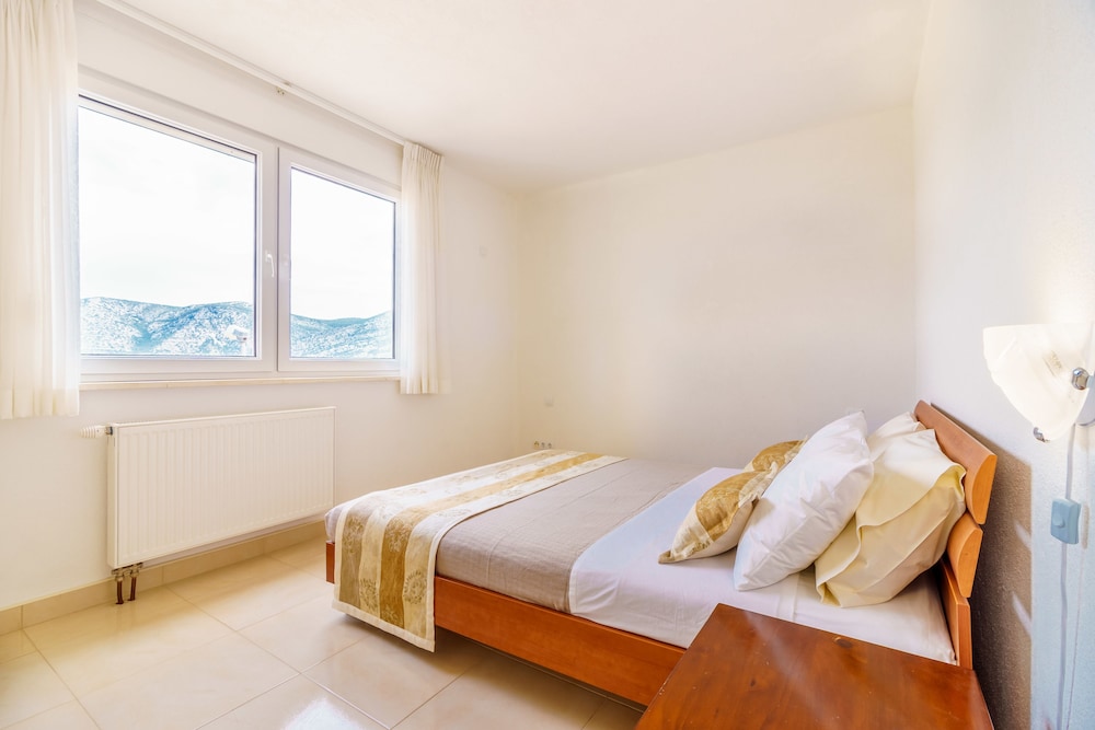 Superior Apartment, 3 Bedrooms, Sea View, Sea Facing photo 3