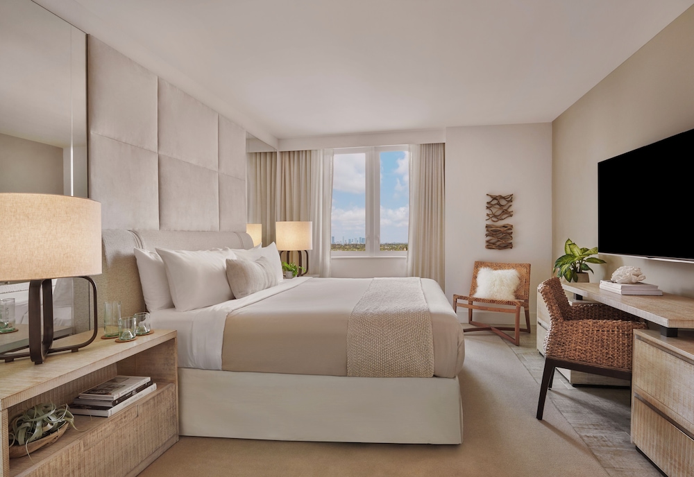 Room, 1 King Bed, Balcony (Skyline View)