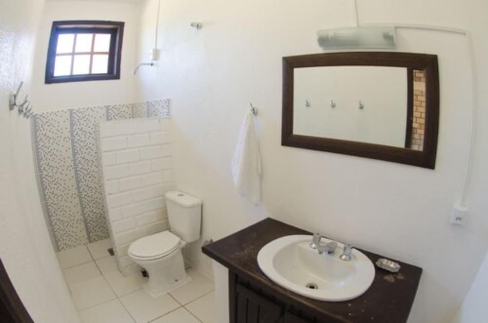 Economy Twin Room, 1 Queen Bed, Non Smoking photo 2