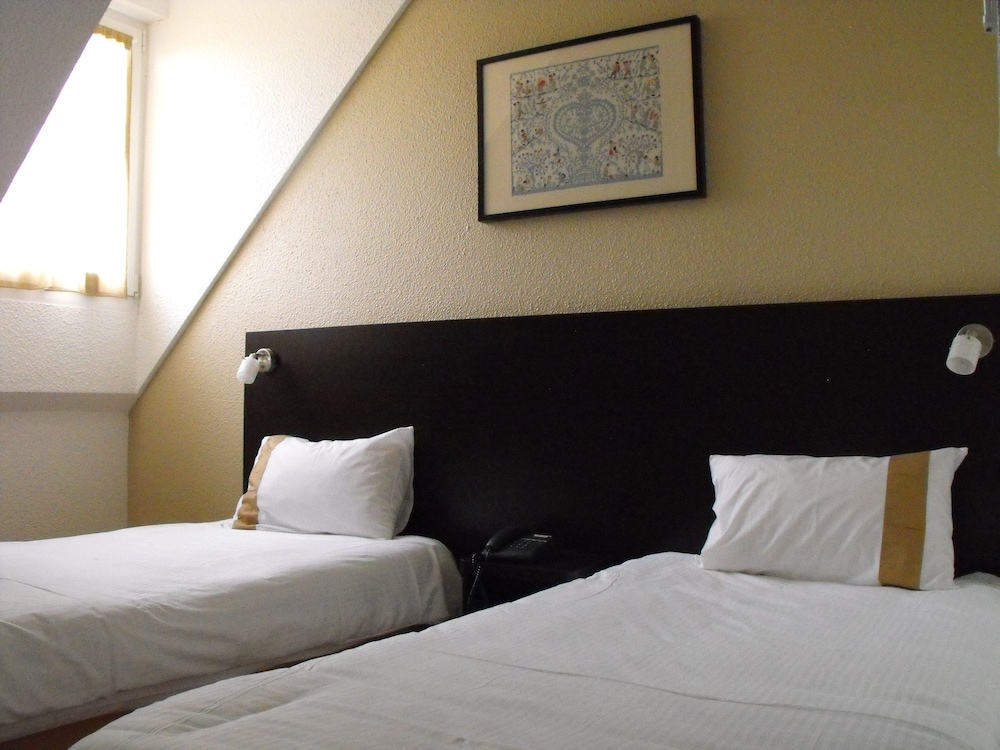 Twin Room - Photo 5
