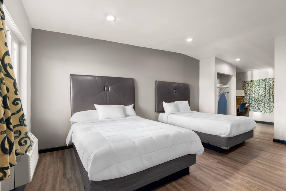 Room, 2 Queen Beds, Non Smoking