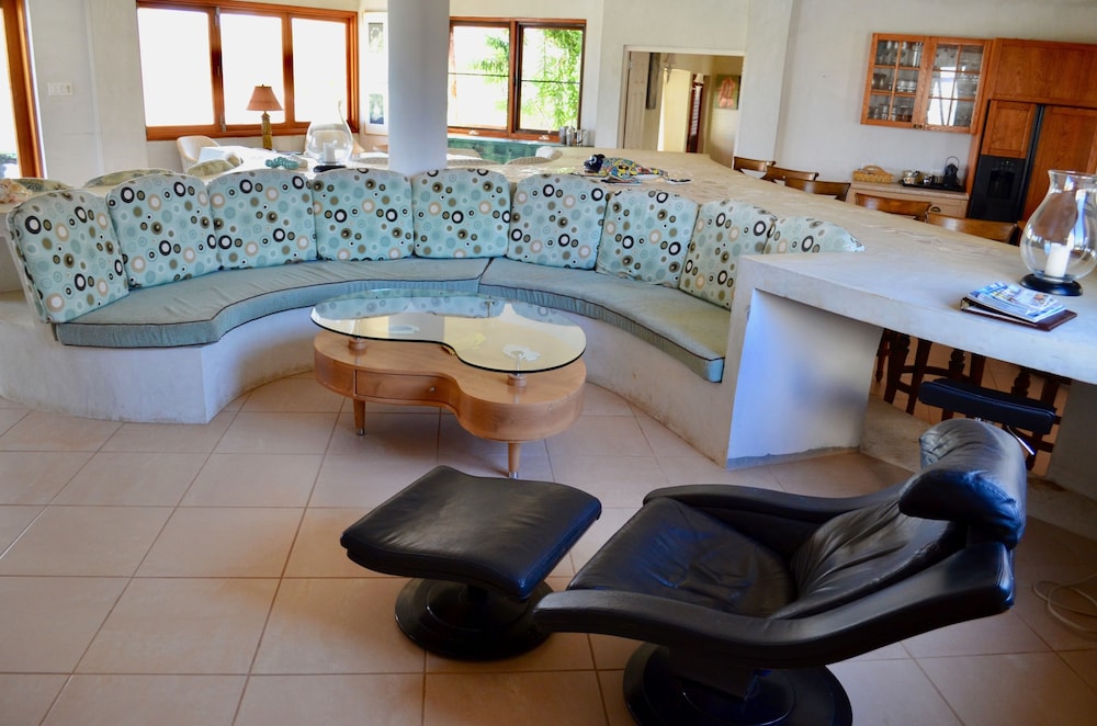 Mangrove Villa, 4 Bedrooms, Private Pool, Ocean View photo 2