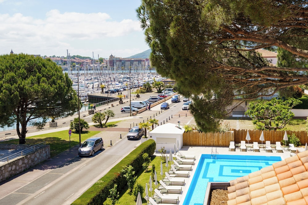 Suite, Terrace, Pool View photo 3