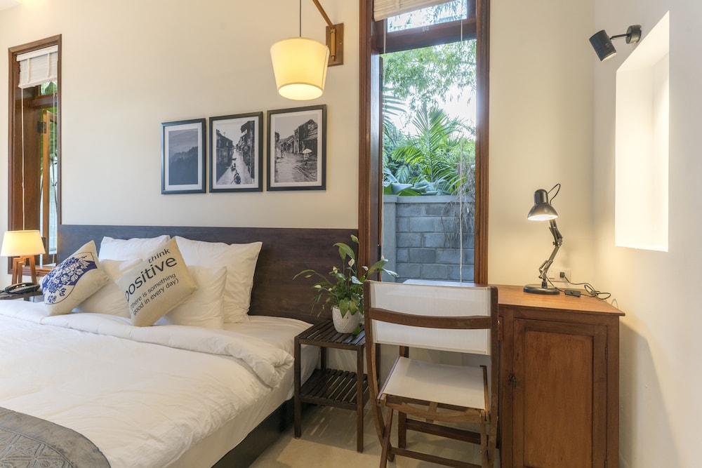 Deluxe Room, Pool View