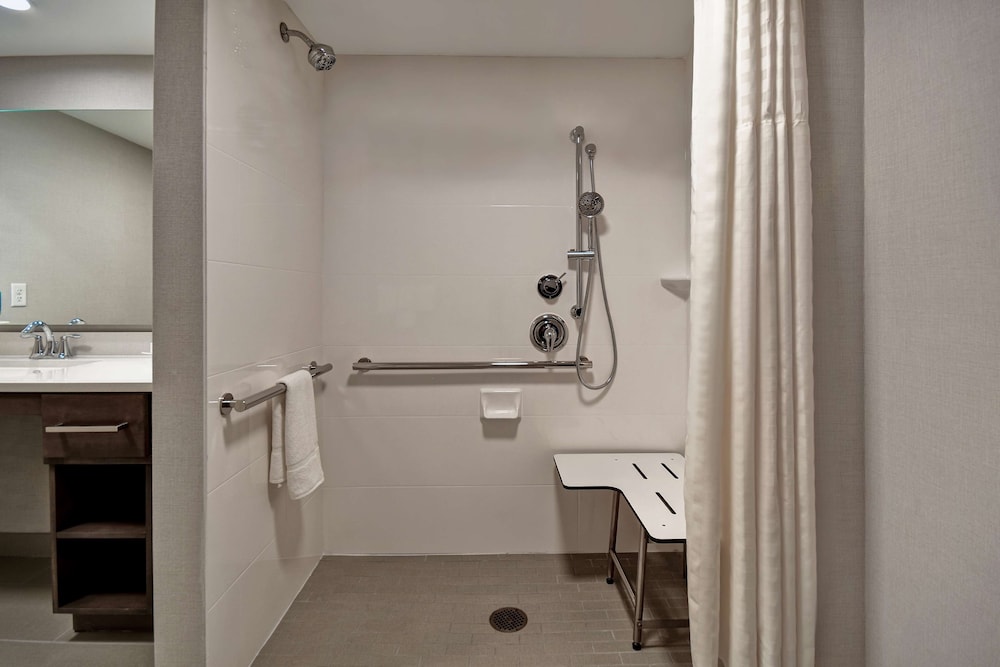 Suite, 2 Queen Beds, Accessible (Roll-In Shower)