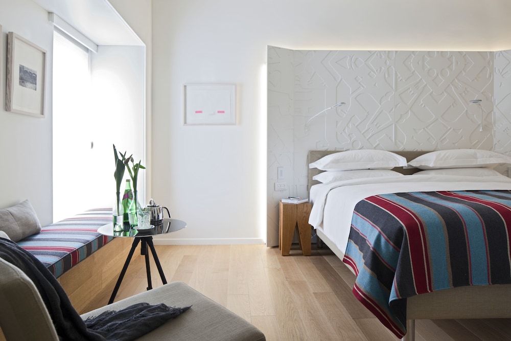 Deluxe Room - Photo 6