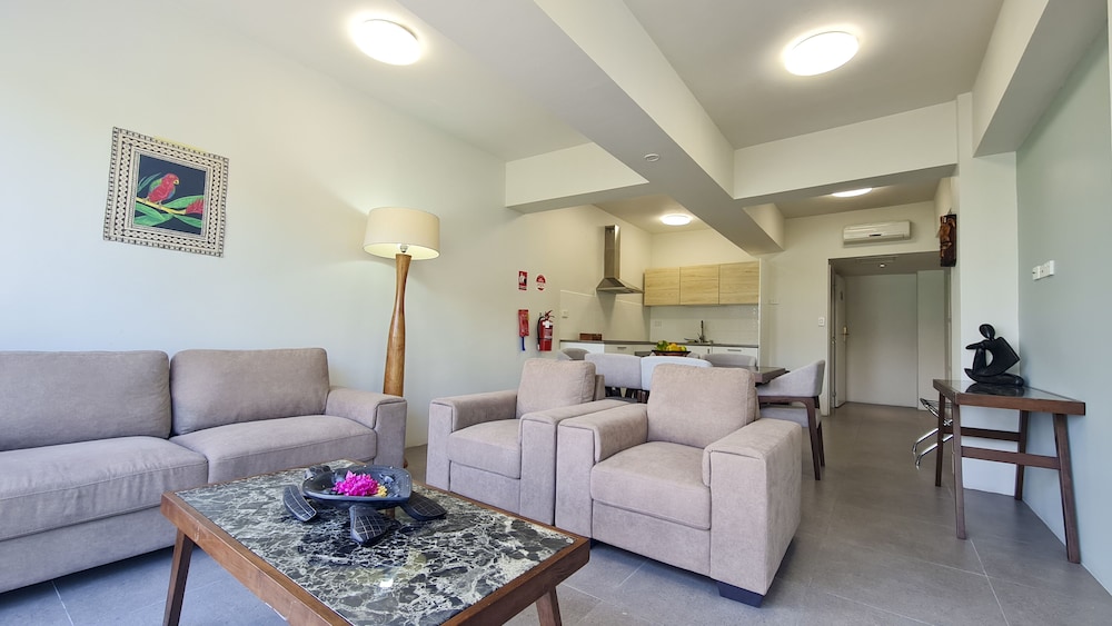 1-Bedroom Sea View photo 9