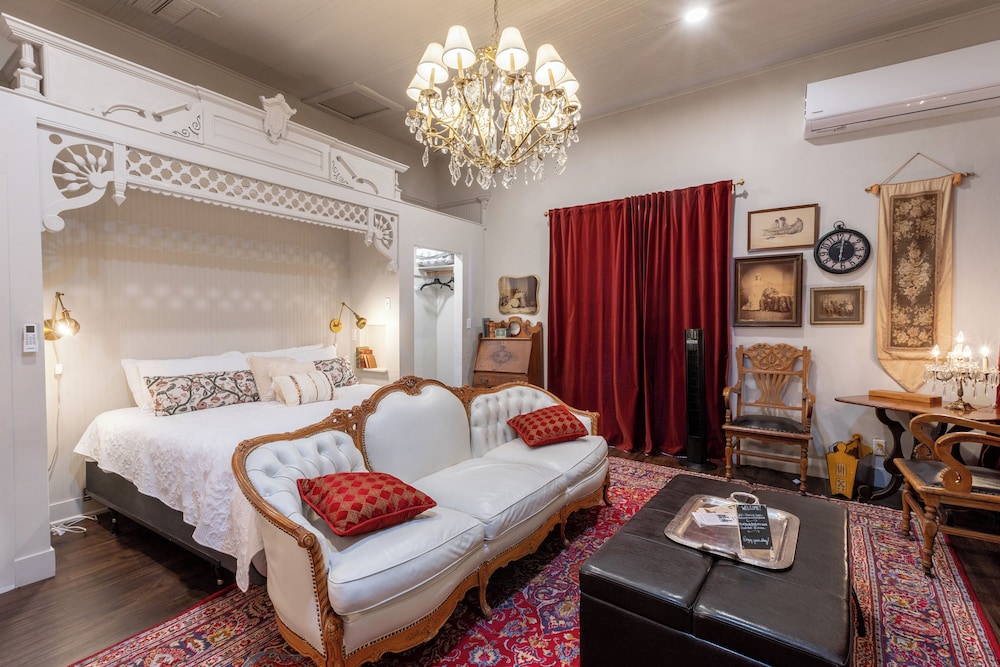 Honeymoon Suite photo 1