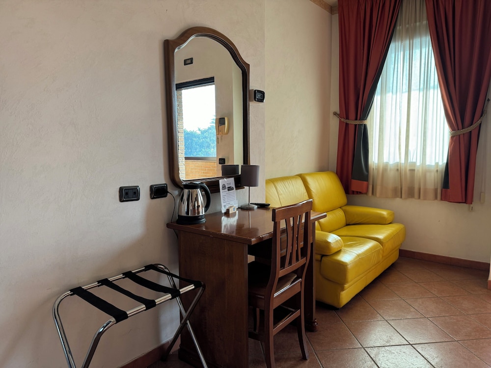 Business Double Room Single Use - Photo 7