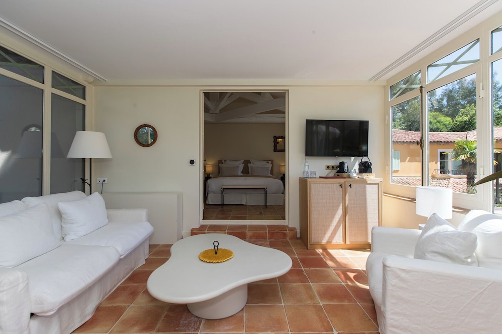 Suite - Photo 7