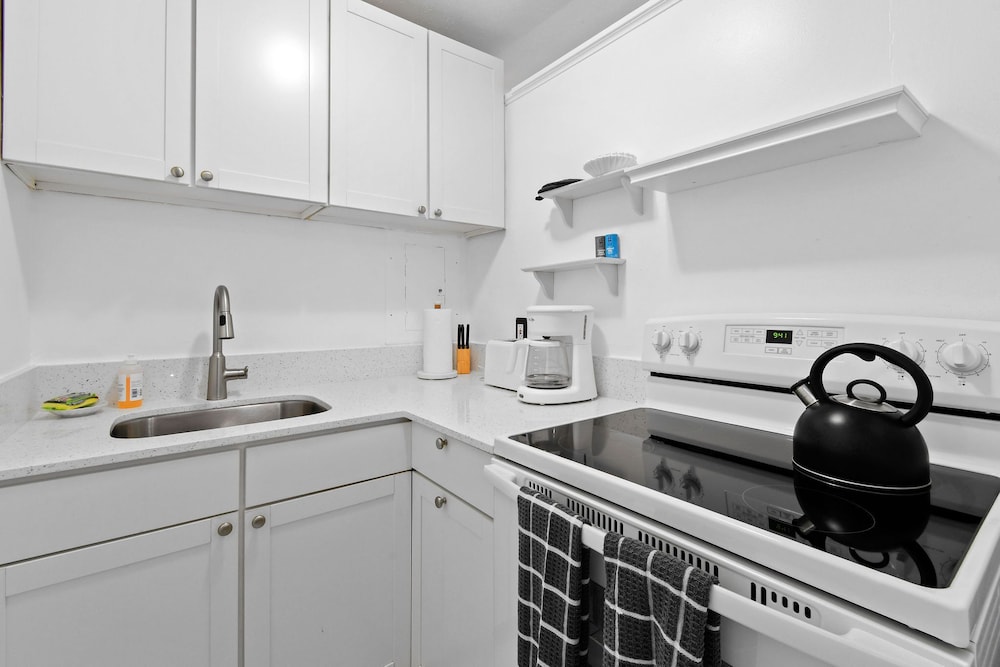 Apartment G photo 2
