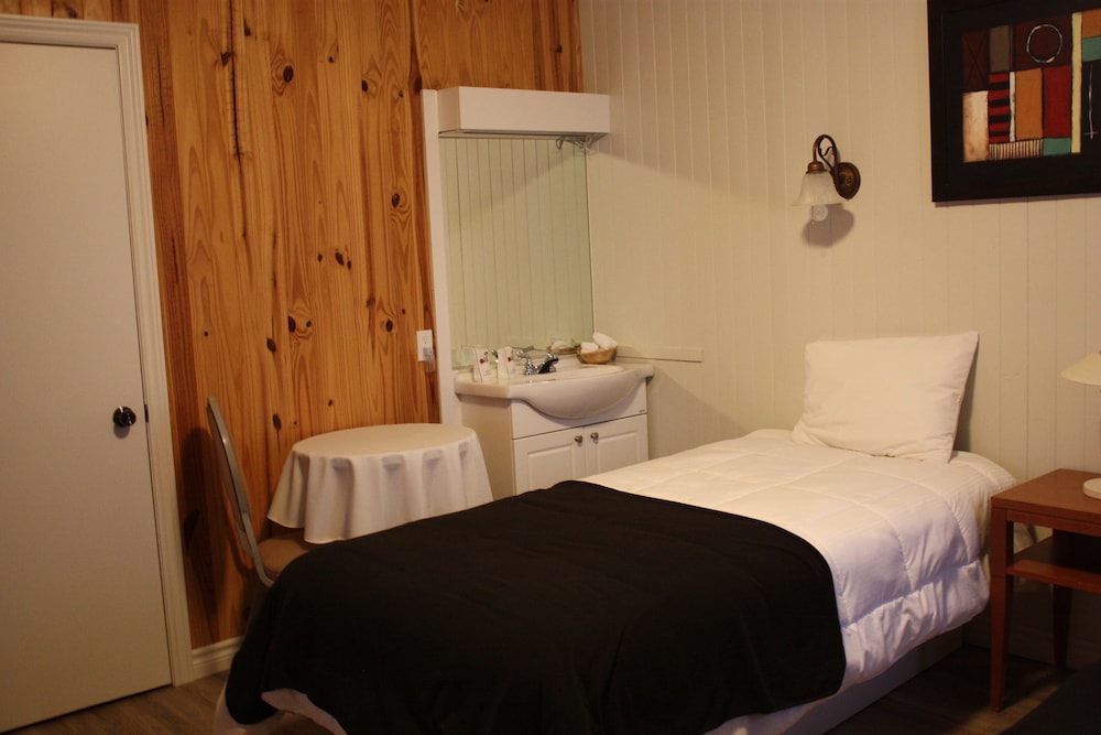 Economy Twin Room (Motel / 2 single beds) photo 2