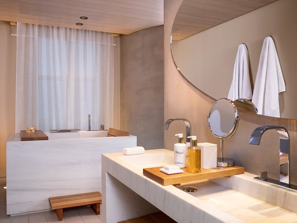 Prestige Room