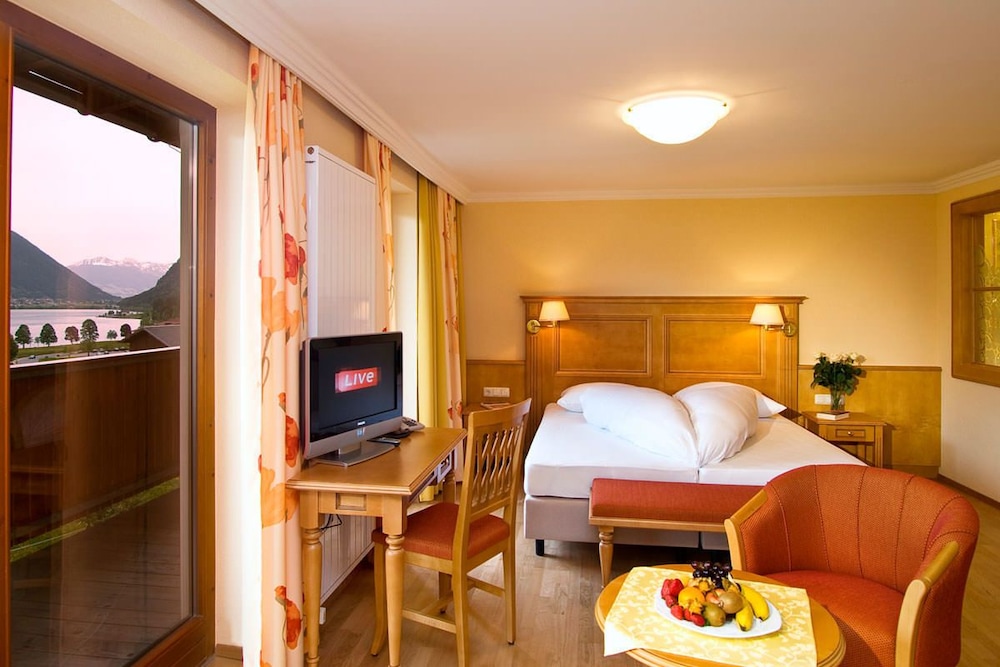 Superior Twin Room, Balcony photo 2