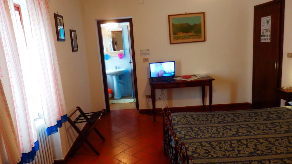 Classic Double Room Single Use photo 3
