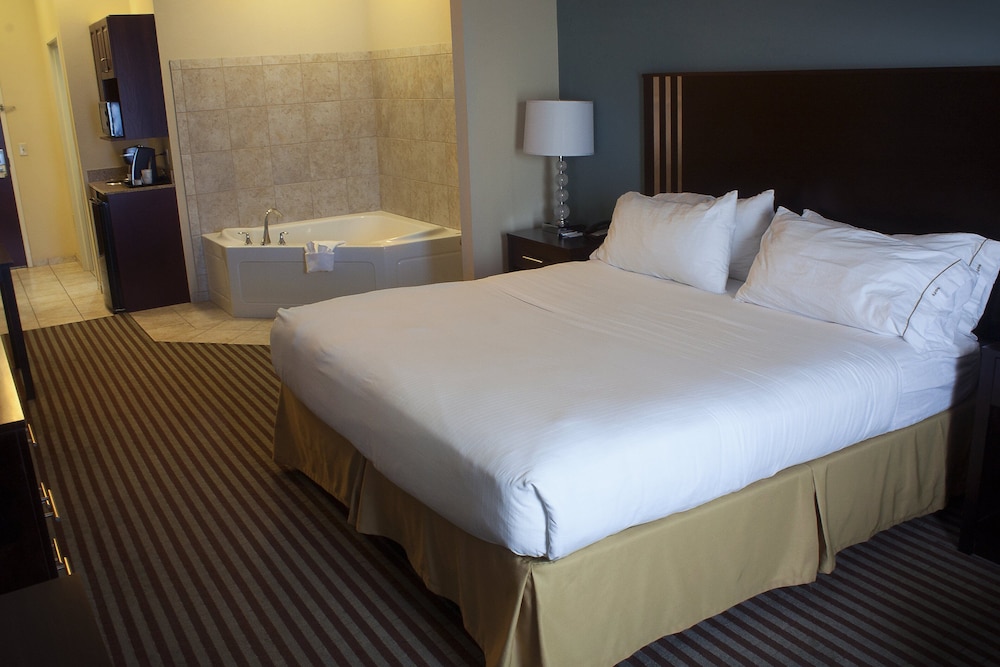 Suite, 1 King Bed (Additional Living Area) - Photo 1