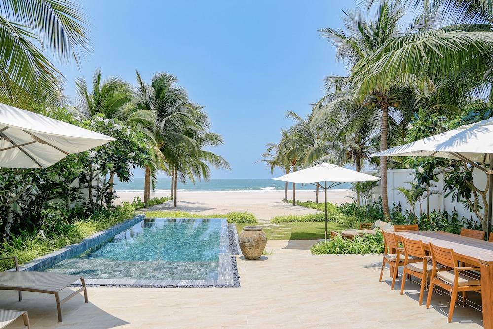 The Level 3-Bedroom Beachfront Pool Villa - Photo 5