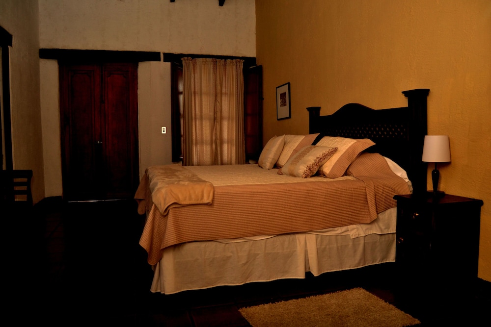 Junior Suite, 1 King Bed photo 3