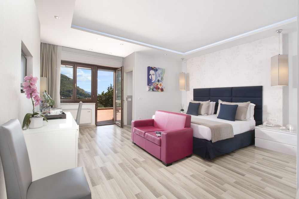 Superior Double Room, Balcony, Partial Sea View (Adults Only) photo 1
