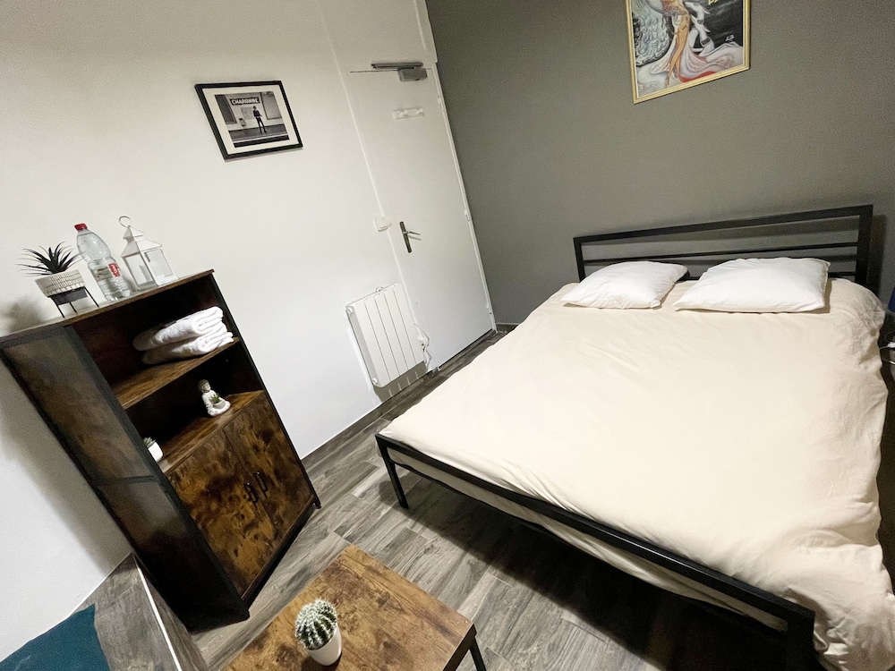 Double Room, Shared Bathroom photo 2